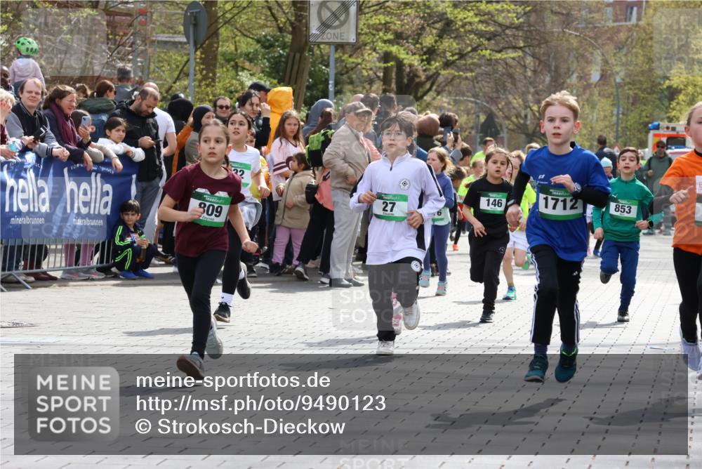 12.04.2026 - 45. Internationalen Wilhelmsburger Insellauf Strokosch-Dieckow http://msf.ph/oto/9490123 12.04.2026 14:34:27 Ziel 104, 314, 1718, 160, 483, 839, 1713, 1723, 1730, 115, 1026, 1712, 809, 27, 332, 305, 853, 28, 146, 841, 1076, 1711 meine-sportfotos.de