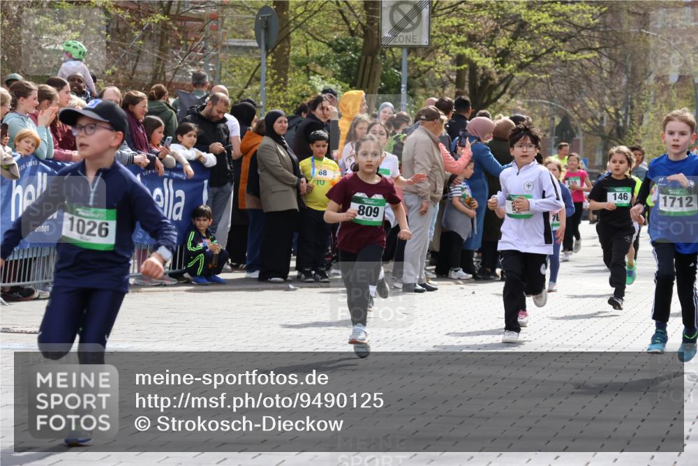 12.04.2026 - 45. Internationalen Wilhelmsburger Insellauf Strokosch-Dieckow http://msf.ph/oto/9490125 12.04.2026 14:34:27 Ziel 104, 314, 1718, 160, 483, 839, 1713, 1723, 1730, 115, 1026, 1712, 809, 27, 332, 305, 853, 28, 146, 841, 1076, 1711 meine-sportfotos.de