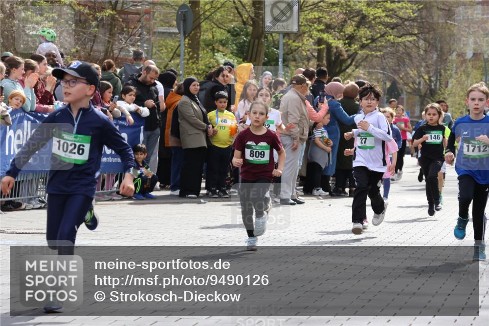 12.04.2026 - 45. Internationalen Wilhelmsburger Insellauf Strokosch-Dieckow http://msf.ph/oto/9490126 12.04.2026 14:34:27 Ziel 104, 314, 1718, 160, 483, 839, 1713, 1723, 1730, 115, 1026, 1712, 809, 27, 332, 305, 853, 28, 146, 841, 1076, 1711 meine-sportfotos.de