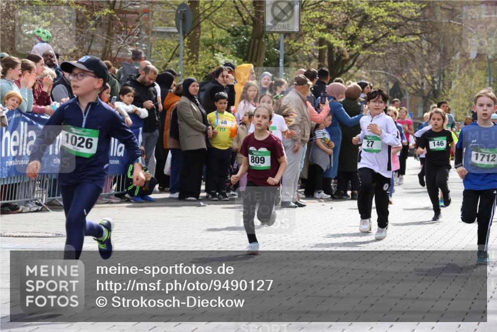 12.04.2026 - 45. Internationalen Wilhelmsburger Insellauf Strokosch-Dieckow http://msf.ph/oto/9490127 12.04.2026 14:34:26 Ziel 33, 104, 314, 1718, 160, 483, 839, 1713, 1723, 1730, 115, 1026, 1712, 809, 27, 332, 305, 853, 28, 146, 841 meine-sportfotos.de