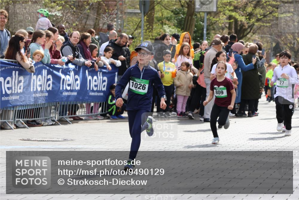12.04.2026 - 45. Internationalen Wilhelmsburger Insellauf Strokosch-Dieckow http://msf.ph/oto/9490129 12.04.2026 14:34:26 Ziel 33, 104, 314, 1718, 160, 483, 839, 1713, 1723, 1730, 115, 1026, 1712, 809, 27, 332, 305, 853, 28, 146, 841 meine-sportfotos.de
