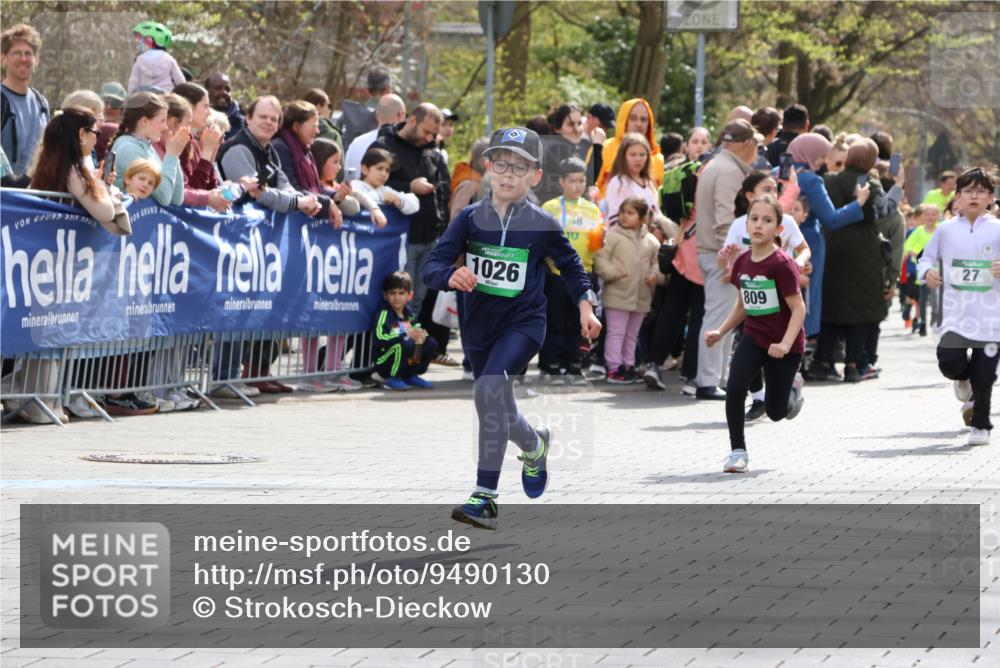 12.04.2026 - 45. Internationalen Wilhelmsburger Insellauf Strokosch-Dieckow http://msf.ph/oto/9490130 12.04.2026 14:34:26 Ziel 33, 104, 314, 1718, 160, 483, 839, 1713, 1723, 1730, 115, 1026, 1712, 809, 27, 332, 305, 853, 28, 146, 841 meine-sportfotos.de