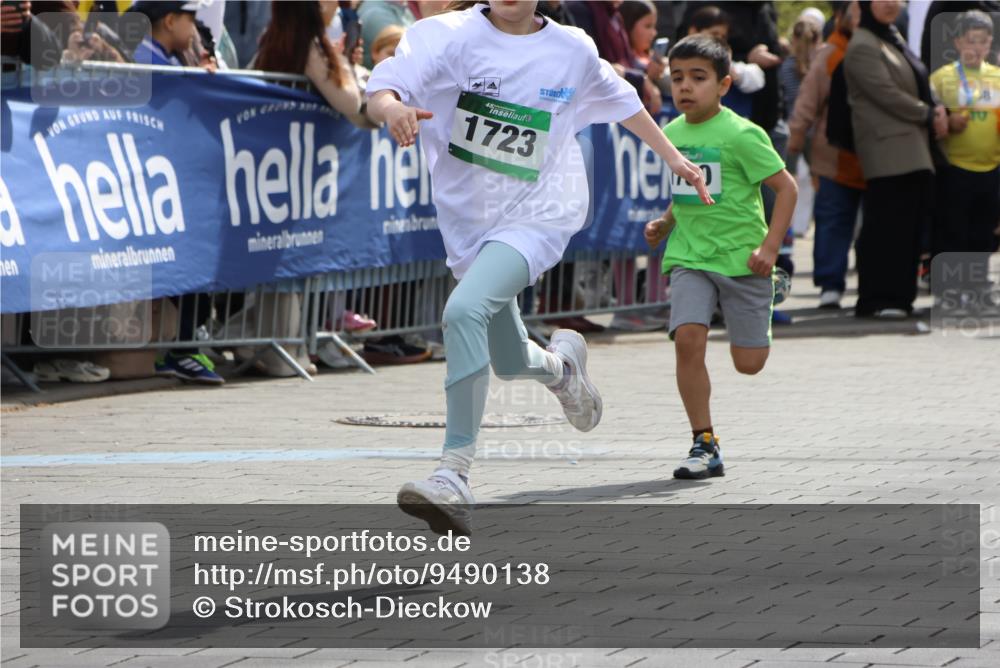 12.04.2026 - 45. Internationalen Wilhelmsburger Insellauf Strokosch-Dieckow http://msf.ph/oto/9490138 12.04.2026 14:34:25 Ziel 32, 33, 104, 314, 1718, 160, 483, 839, 1713, 1723, 1730, 115, 1026, 1712, 809, 27, 332, 305, 853, 28 meine-sportfotos.de