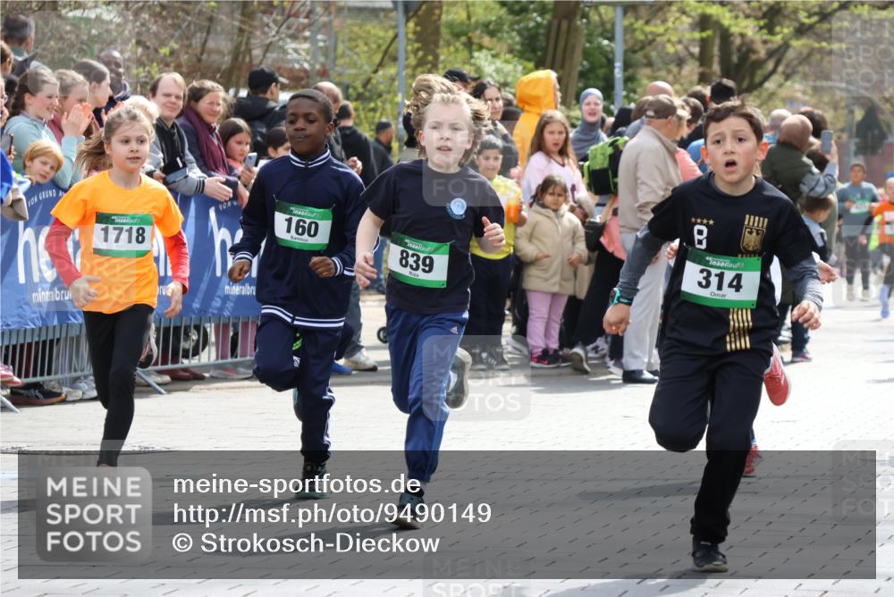12.04.2026 - 45. Internationalen Wilhelmsburger Insellauf Strokosch-Dieckow http://msf.ph/oto/9490149 12.04.2026 14:34:21 Ziel 1731, 1722, 32, 33, 104, 314, 1718, 160, 483, 839, 1713, 1723, 1730 meine-sportfotos.de
