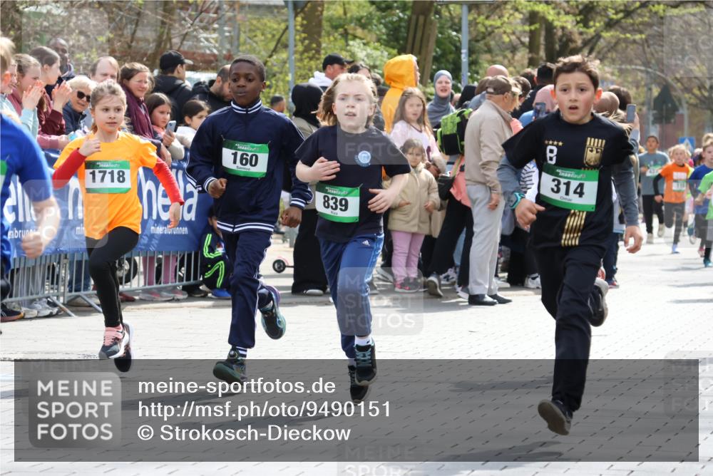 12.04.2026 - 45. Internationalen Wilhelmsburger Insellauf Strokosch-Dieckow http://msf.ph/oto/9490151 12.04.2026 14:34:20 Ziel 1014, 1731, 1722, 32, 33, 104, 314, 1718, 160, 483, 839, 1713, 1723, 1730 meine-sportfotos.de