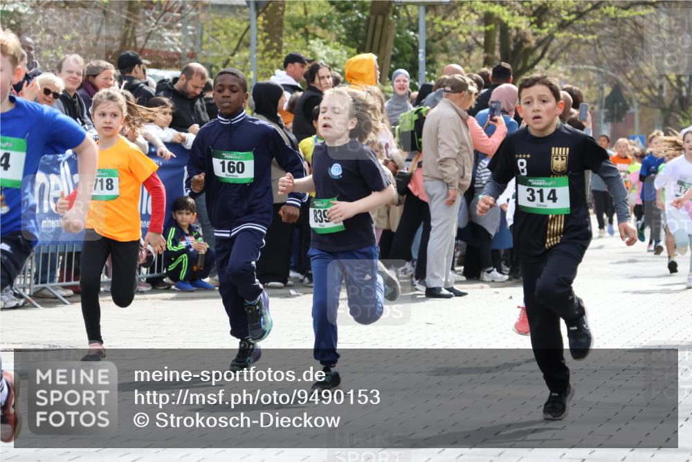 12.04.2026 - 45. Internationalen Wilhelmsburger Insellauf Strokosch-Dieckow http://msf.ph/oto/9490153 12.04.2026 14:34:20 Ziel 1014, 1731, 1722, 32, 33, 104, 314, 1718, 160, 483, 839, 1713, 1723, 1730 meine-sportfotos.de