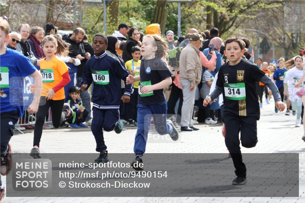 12.04.2026 - 45. Internationalen Wilhelmsburger Insellauf Strokosch-Dieckow http://msf.ph/oto/9490154 12.04.2026 14:34:20 Ziel 1014, 1731, 1722, 32, 33, 104, 314, 1718, 160, 483, 839, 1713, 1723, 1730 meine-sportfotos.de