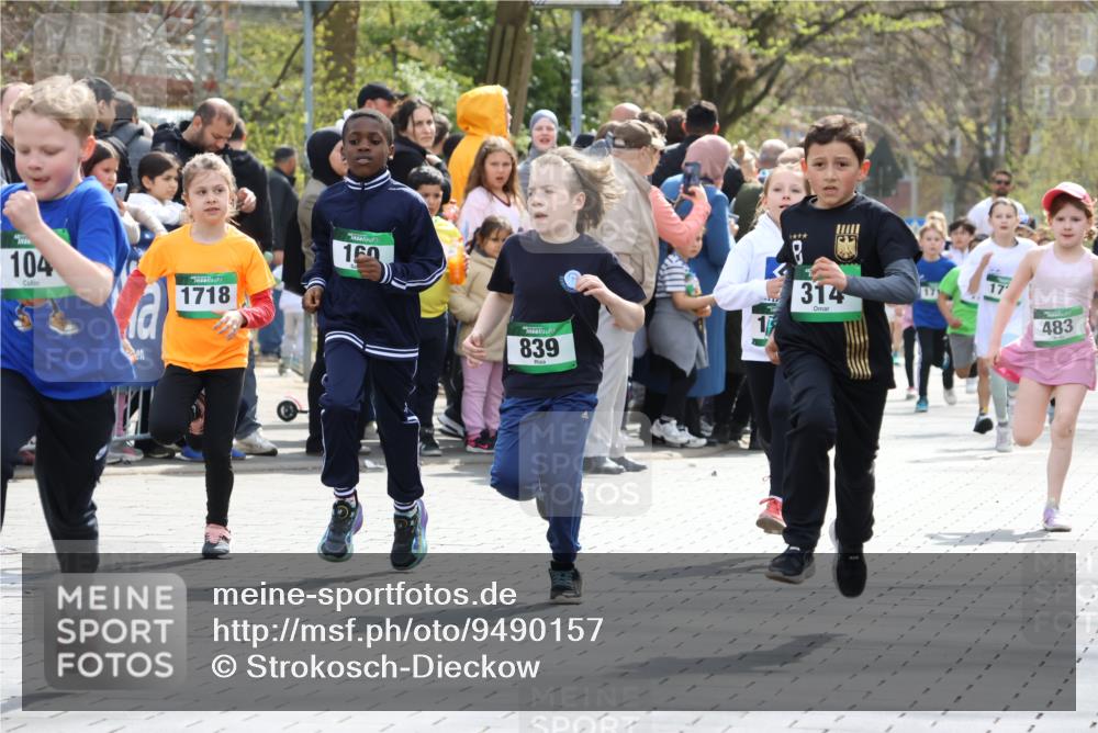 12.04.2026 - 45. Internationalen Wilhelmsburger Insellauf Strokosch-Dieckow http://msf.ph/oto/9490157 12.04.2026 14:34:20 Ziel 1014, 1731, 1722, 32, 33, 104, 314, 1718, 160, 483, 839, 1713, 1723, 1730 meine-sportfotos.de