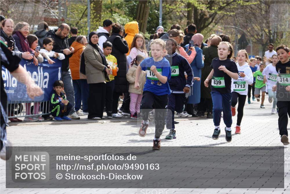 12.04.2026 - 45. Internationalen Wilhelmsburger Insellauf Strokosch-Dieckow http://msf.ph/oto/9490163 12.04.2026 14:34:19 Ziel 552, 1014, 1731, 1722, 32, 33, 104, 314, 1718, 160, 483, 839, 1713, 1723 meine-sportfotos.de
