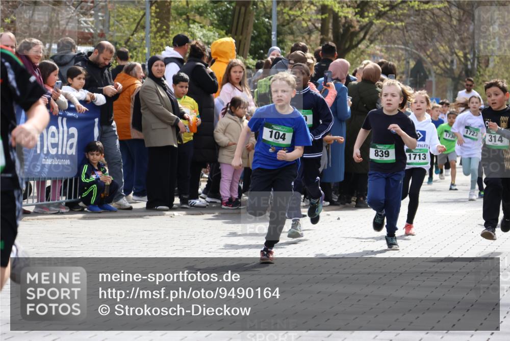 12.04.2026 - 45. Internationalen Wilhelmsburger Insellauf Strokosch-Dieckow http://msf.ph/oto/9490164 12.04.2026 14:34:19 Ziel 552, 1014, 1731, 1722, 32, 33, 104, 314, 1718, 160, 483, 839, 1713, 1723 meine-sportfotos.de