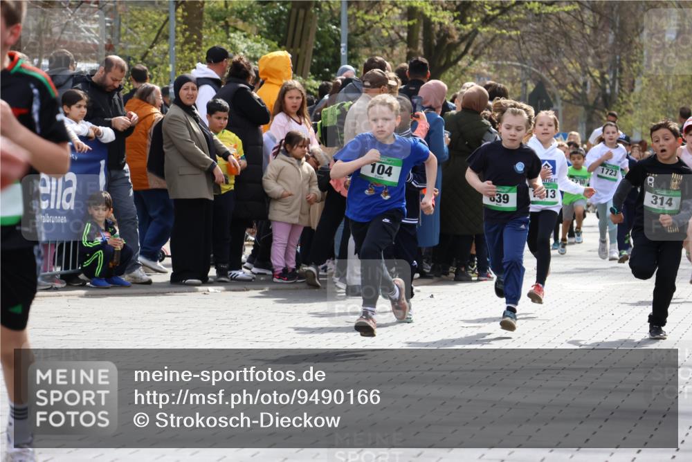 12.04.2026 - 45. Internationalen Wilhelmsburger Insellauf Strokosch-Dieckow http://msf.ph/oto/9490166 12.04.2026 14:34:19 Ziel 552, 1014, 1731, 1722, 32, 33, 104, 314, 1718, 160, 483, 839, 1713, 1723 meine-sportfotos.de