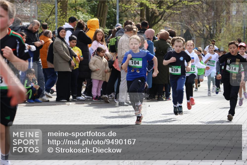 12.04.2026 - 45. Internationalen Wilhelmsburger Insellauf Strokosch-Dieckow http://msf.ph/oto/9490167 12.04.2026 14:34:19 Ziel 552, 1014, 1731, 1722, 32, 33, 104, 314, 1718, 160, 483, 839, 1713, 1723 meine-sportfotos.de