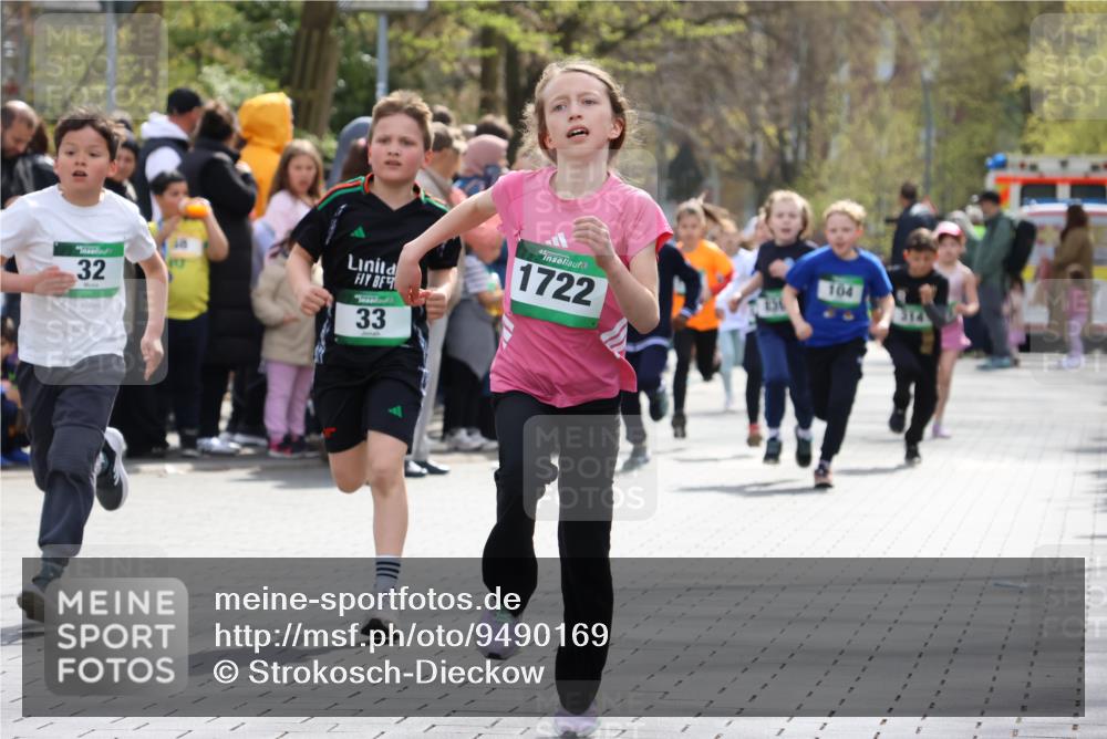 12.04.2026 - 45. Internationalen Wilhelmsburger Insellauf Strokosch-Dieckow http://msf.ph/oto/9490169 12.04.2026 14:34:17 Ziel 294, 870, 39, 649, 552, 1014, 1731, 1722, 32, 33, 104, 314, 1718, 160, 483, 839, 1713 meine-sportfotos.de