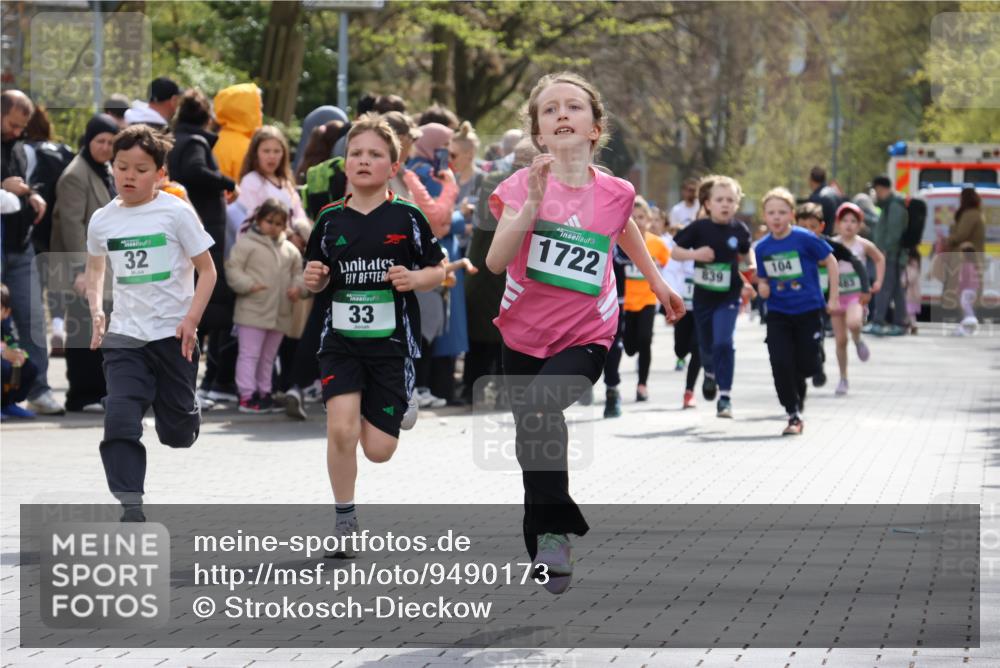 12.04.2026 - 45. Internationalen Wilhelmsburger Insellauf Strokosch-Dieckow http://msf.ph/oto/9490173 12.04.2026 14:34:17 Ziel 294, 870, 39, 649, 552, 1014, 1731, 1722, 32, 33, 104, 314, 1718, 160, 483, 839, 1713 meine-sportfotos.de