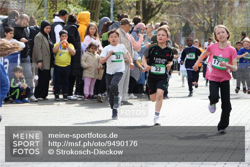 12.04.2026 - 45. Internationalen Wilhelmsburger Insellauf Strokosch-Dieckow http://msf.ph/oto/9490176 12.04.2026 14:34:16 Ziel 294, 870, 39, 649, 552, 1014, 1731, 1722, 32, 33, 104, 314, 1718 meine-sportfotos.de