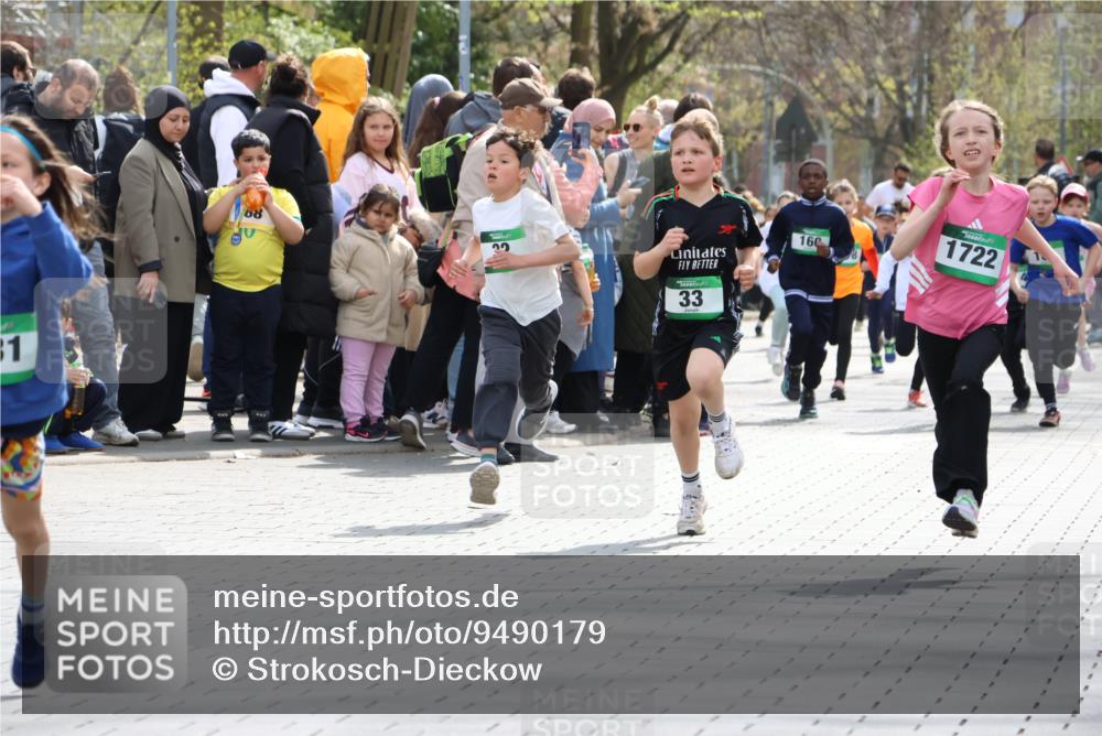 12.04.2026 - 45. Internationalen Wilhelmsburger Insellauf Strokosch-Dieckow http://msf.ph/oto/9490179 12.04.2026 14:34:16 Ziel 294, 870, 39, 649, 552, 1014, 1731, 1722, 32, 33, 104, 314, 1718 meine-sportfotos.de