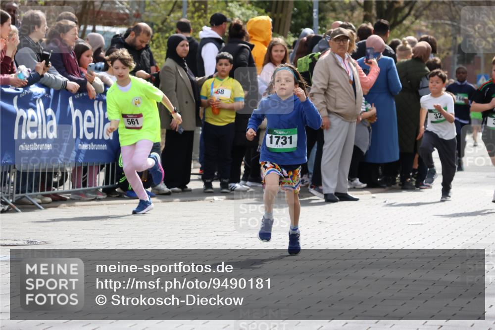 12.04.2026 - 45. Internationalen Wilhelmsburger Insellauf Strokosch-Dieckow http://msf.ph/oto/9490181 12.04.2026 14:34:14 Ziel 676, 294, 870, 39, 649, 552, 1014, 1731, 1722, 32, 33 meine-sportfotos.de