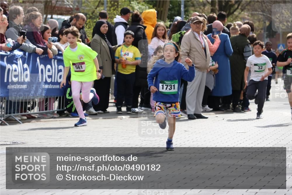 12.04.2026 - 45. Internationalen Wilhelmsburger Insellauf Strokosch-Dieckow http://msf.ph/oto/9490182 12.04.2026 14:34:14 Ziel 676, 294, 870, 39, 649, 552, 1014, 1731, 1722, 32, 33 meine-sportfotos.de