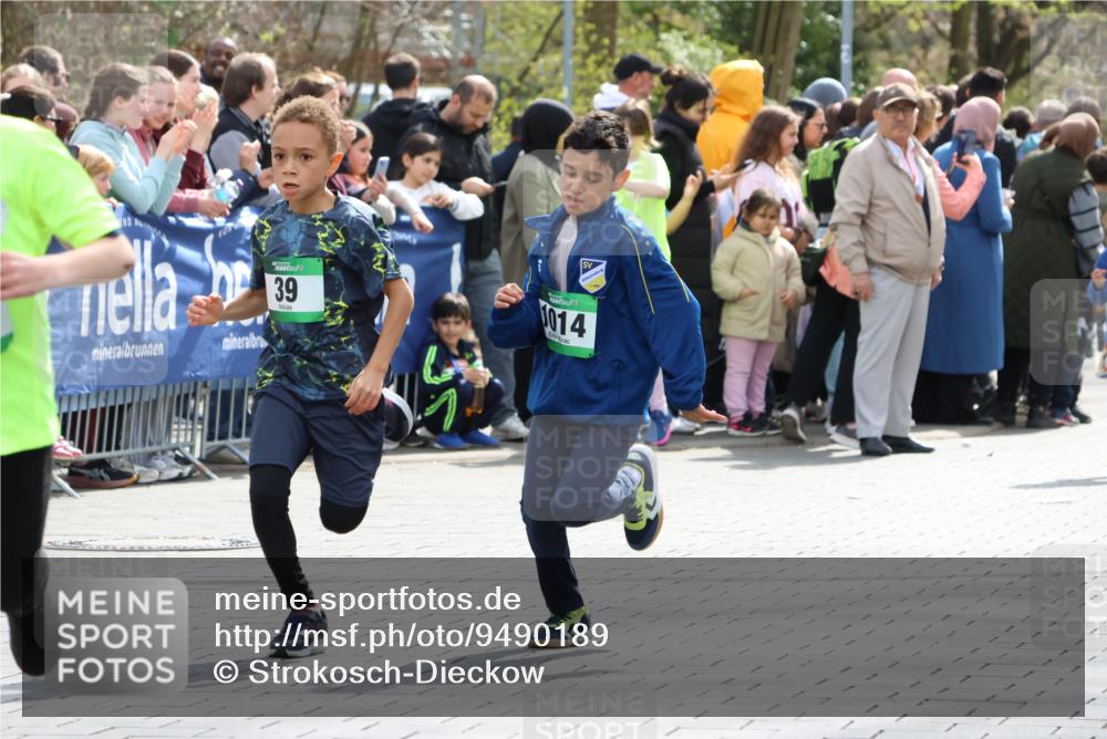 12.04.2026 - 45. Internationalen Wilhelmsburger Insellauf Strokosch-Dieckow http://msf.ph/oto/9490189 12.04.2026 14:34:12 Ziel 676, 294, 870, 39, 649, 552, 1014, 1731, 1722 meine-sportfotos.de
