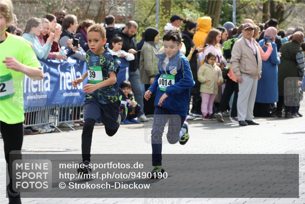 12.04.2026 - 45. Internationalen Wilhelmsburger Insellauf Strokosch-Dieckow http://msf.ph/oto/9490190 12.04.2026 14:34:12 Ziel 676, 294, 870, 39, 649, 552, 1014, 1731, 1722 meine-sportfotos.de