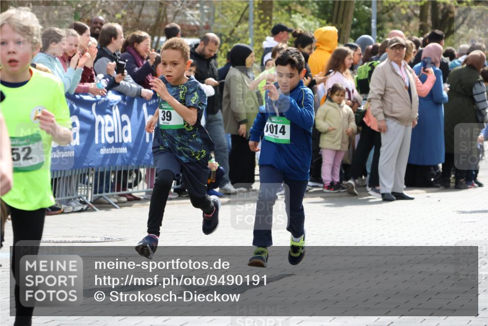 12.04.2026 - 45. Internationalen Wilhelmsburger Insellauf Strokosch-Dieckow http://msf.ph/oto/9490191 12.04.2026 14:34:12 Ziel 676, 294, 870, 39, 649, 552, 1014, 1731, 1722 meine-sportfotos.de
