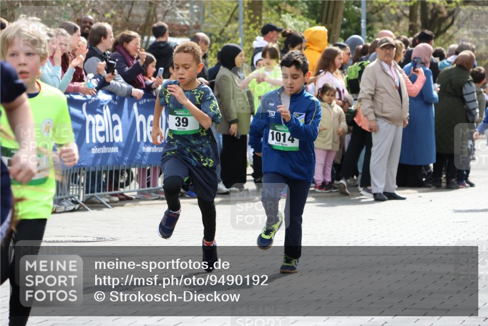 12.04.2026 - 45. Internationalen Wilhelmsburger Insellauf Strokosch-Dieckow http://msf.ph/oto/9490192 12.04.2026 14:34:12 Ziel 676, 294, 870, 39, 649, 552, 1014, 1731, 1722 meine-sportfotos.de