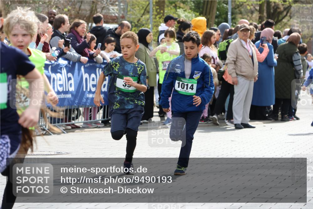 12.04.2026 - 45. Internationalen Wilhelmsburger Insellauf Strokosch-Dieckow http://msf.ph/oto/9490193 12.04.2026 14:34:12 Ziel 676, 294, 870, 39, 649, 552, 1014, 1731, 1722 meine-sportfotos.de