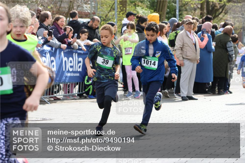 12.04.2026 - 45. Internationalen Wilhelmsburger Insellauf Strokosch-Dieckow http://msf.ph/oto/9490194 12.04.2026 14:34:12 Ziel 676, 294, 870, 39, 649, 552, 1014, 1731, 1722 meine-sportfotos.de