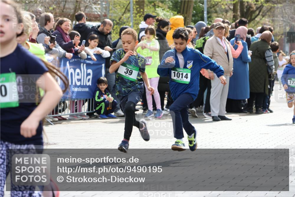 12.04.2026 - 45. Internationalen Wilhelmsburger Insellauf Strokosch-Dieckow http://msf.ph/oto/9490195 12.04.2026 14:34:12 Ziel 676, 294, 870, 39, 649, 552, 1014, 1731, 1722 meine-sportfotos.de