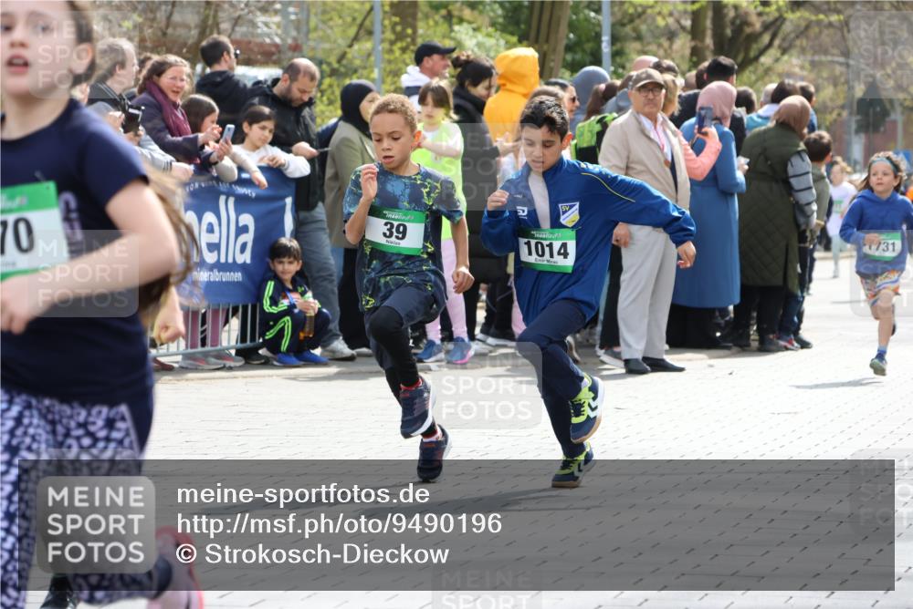 12.04.2026 - 45. Internationalen Wilhelmsburger Insellauf Strokosch-Dieckow http://msf.ph/oto/9490196 12.04.2026 14:34:12 Ziel 676, 294, 870, 39, 649, 552, 1014, 1731, 1722 meine-sportfotos.de