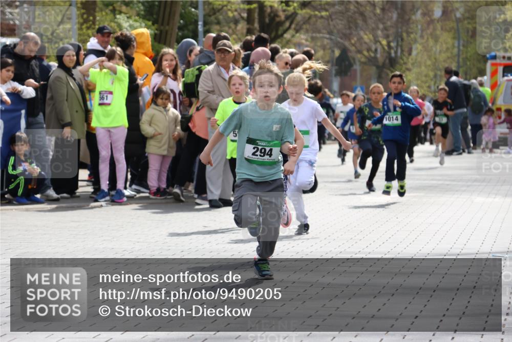 12.04.2026 - 45. Internationalen Wilhelmsburger Insellauf Strokosch-Dieckow http://msf.ph/oto/9490205 12.04.2026 14:34:08 Ziel 89, 5, 59, 676, 294, 870, 39, 649, 552, 1014 meine-sportfotos.de