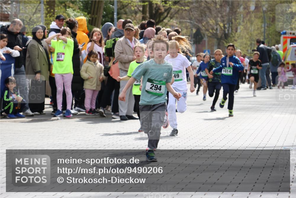 12.04.2026 - 45. Internationalen Wilhelmsburger Insellauf Strokosch-Dieckow http://msf.ph/oto/9490206 12.04.2026 14:34:08 Ziel 89, 5, 59, 676, 294, 870, 39, 649, 552, 1014 meine-sportfotos.de