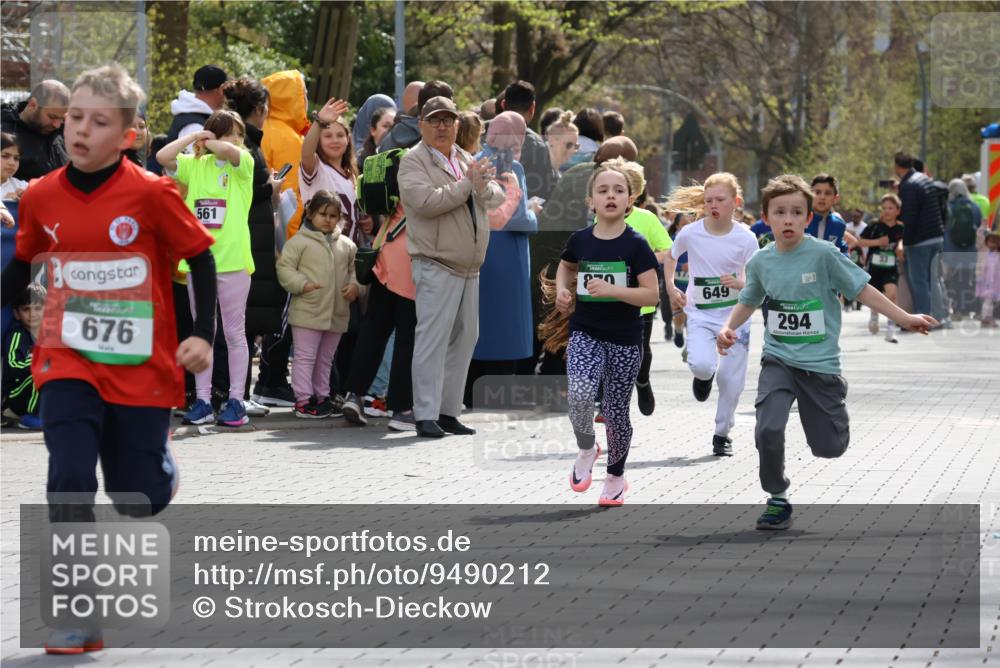 12.04.2026 - 45. Internationalen Wilhelmsburger Insellauf Strokosch-Dieckow http://msf.ph/oto/9490212 12.04.2026 14:34:07 Ziel 1065, 89, 5, 59, 676, 294, 870, 39, 649, 552 meine-sportfotos.de