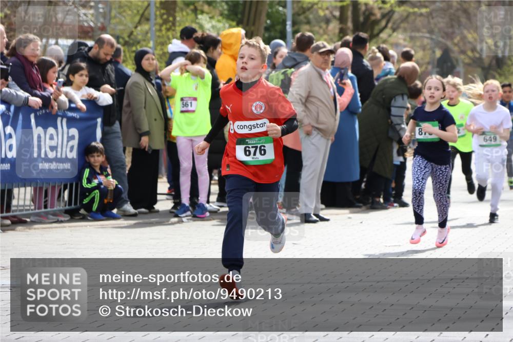 12.04.2026 - 45. Internationalen Wilhelmsburger Insellauf Strokosch-Dieckow http://msf.ph/oto/9490213 12.04.2026 14:34:07 Ziel 1065, 89, 5, 59, 676, 294, 870, 39, 649, 552 meine-sportfotos.de