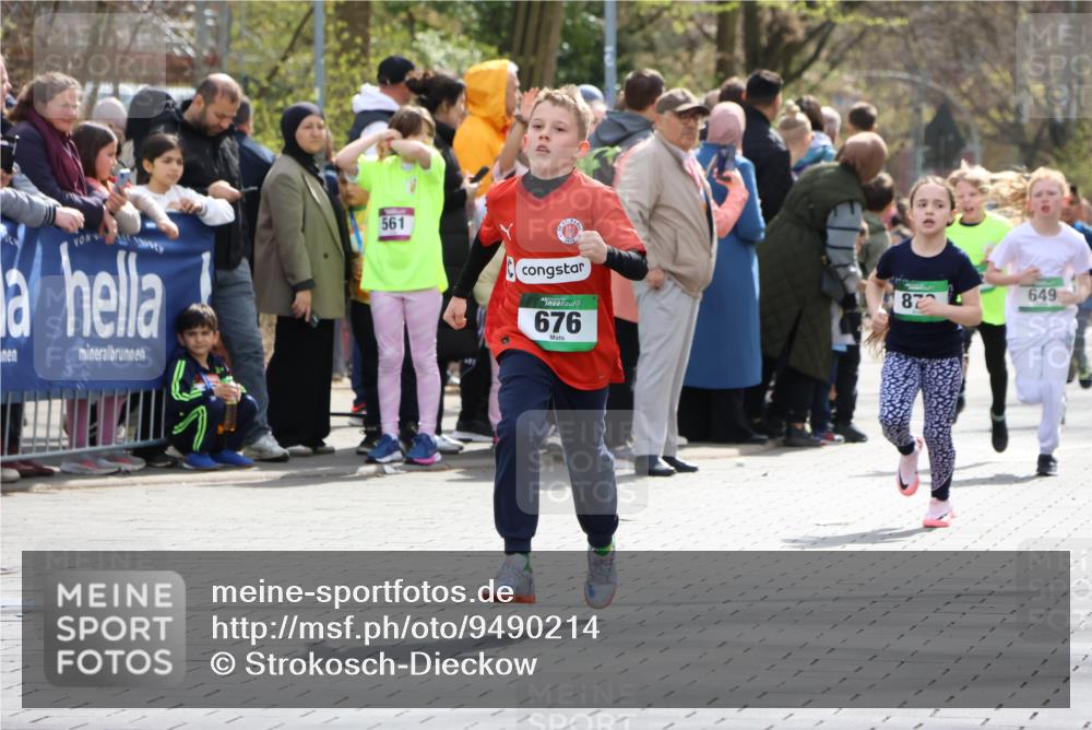 12.04.2026 - 45. Internationalen Wilhelmsburger Insellauf Strokosch-Dieckow http://msf.ph/oto/9490214 12.04.2026 14:34:07 Ziel 1065, 89, 5, 59, 676, 294, 870, 39, 649, 552 meine-sportfotos.de