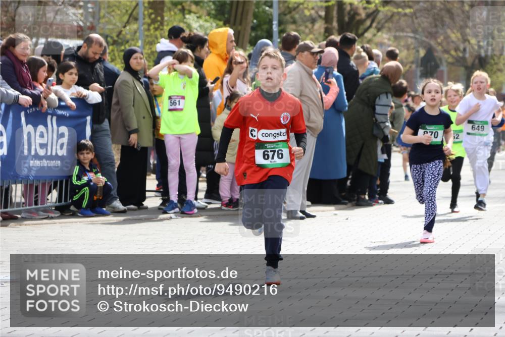 12.04.2026 - 45. Internationalen Wilhelmsburger Insellauf Strokosch-Dieckow http://msf.ph/oto/9490216 12.04.2026 14:34:07 Ziel 1065, 89, 5, 59, 676, 294, 870, 39, 649, 552 meine-sportfotos.de