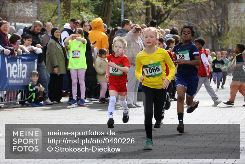 12.04.2026 - 45. Internationalen Wilhelmsburger Insellauf Strokosch-Dieckow http://msf.ph/oto/9490226 12.04.2026 14:34:00 Ziel 669, 290, 120, 1065, 89, 5, 59 meine-sportfotos.de