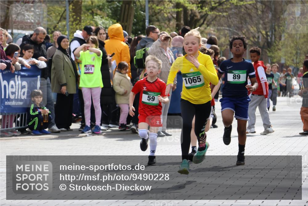 12.04.2026 - 45. Internationalen Wilhelmsburger Insellauf Strokosch-Dieckow http://msf.ph/oto/9490228 12.04.2026 14:34:00 Ziel 669, 290, 120, 1065, 89, 5, 59 meine-sportfotos.de