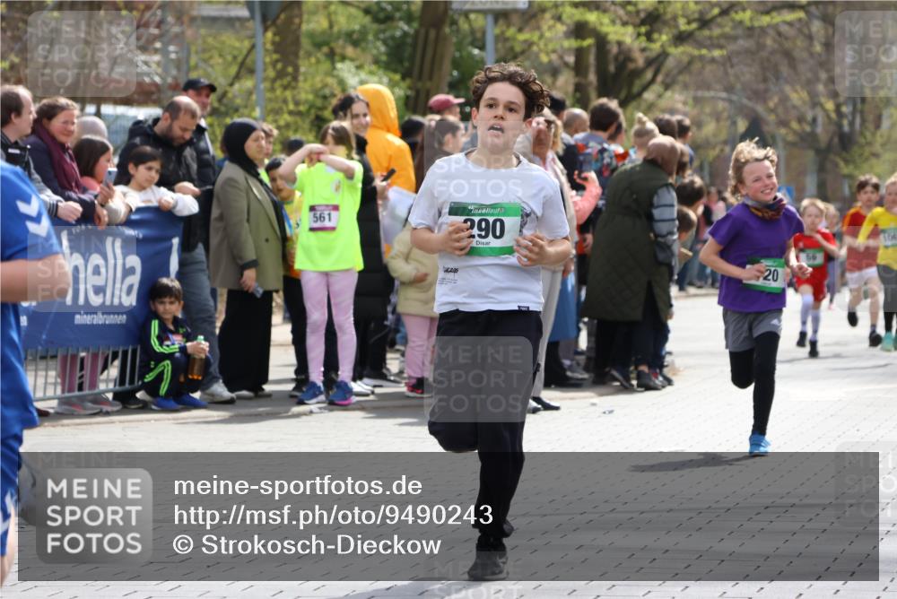 12.04.2026 - 45. Internationalen Wilhelmsburger Insellauf Strokosch-Dieckow http://msf.ph/oto/9490243 12.04.2026 14:33:55 Ziel 1716, 1704, 669, 290, 120, 1065 meine-sportfotos.de