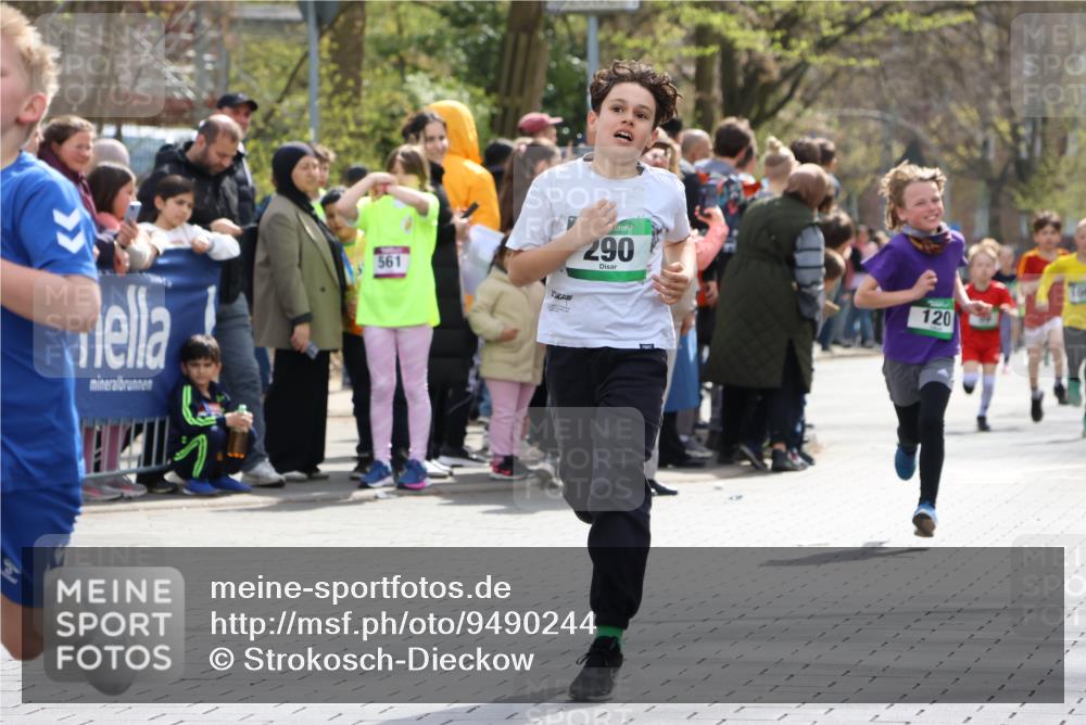 12.04.2026 - 45. Internationalen Wilhelmsburger Insellauf Strokosch-Dieckow http://msf.ph/oto/9490244 12.04.2026 14:33:55 Ziel 1716, 1704, 669, 290, 120, 1065 meine-sportfotos.de