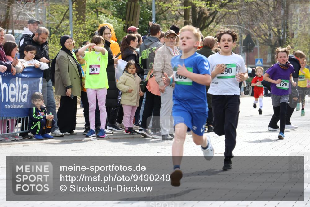 12.04.2026 - 45. Internationalen Wilhelmsburger Insellauf Strokosch-Dieckow http://msf.ph/oto/9490249 12.04.2026 14:33:53 Ziel 1716, 1704, 669, 290, 120 meine-sportfotos.de