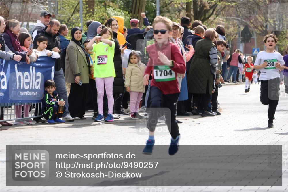 12.04.2026 - 45. Internationalen Wilhelmsburger Insellauf Strokosch-Dieckow http://msf.ph/oto/9490257 12.04.2026 14:33:51 Ziel 1716, 1704, 669, 290, 120 meine-sportfotos.de