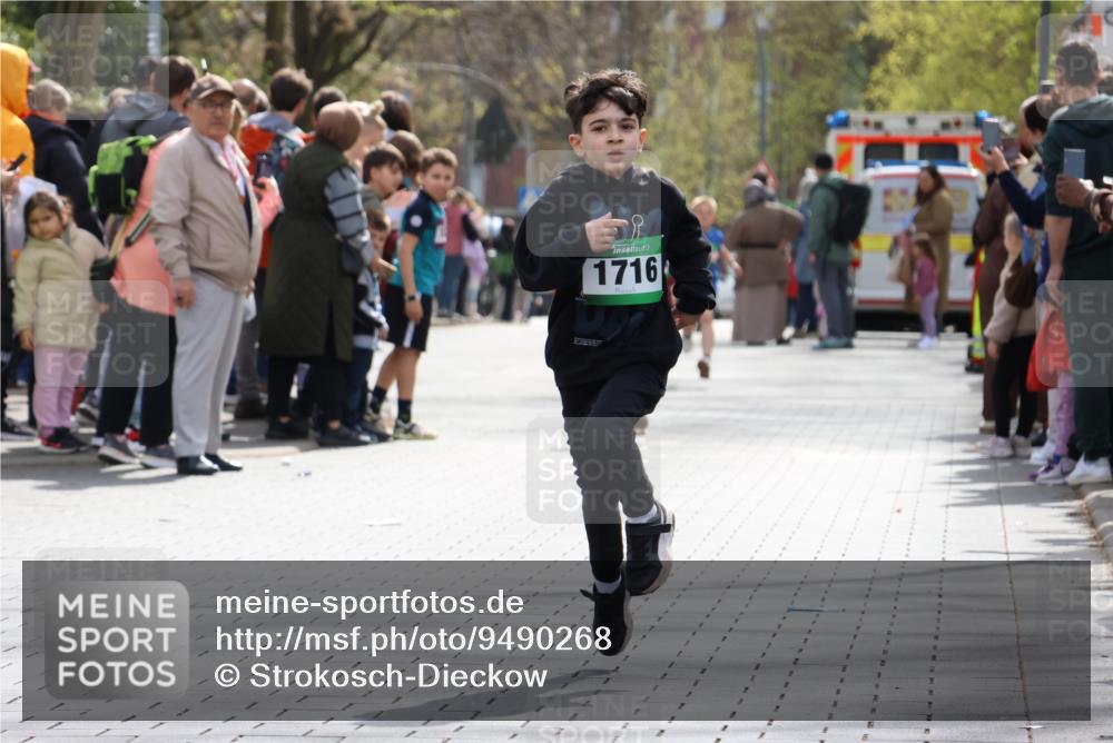 12.04.2026 - 45. Internationalen Wilhelmsburger Insellauf Strokosch-Dieckow http://msf.ph/oto/9490268 12.04.2026 14:33:47 Ziel 457, 1714, 1716, 1704 meine-sportfotos.de
