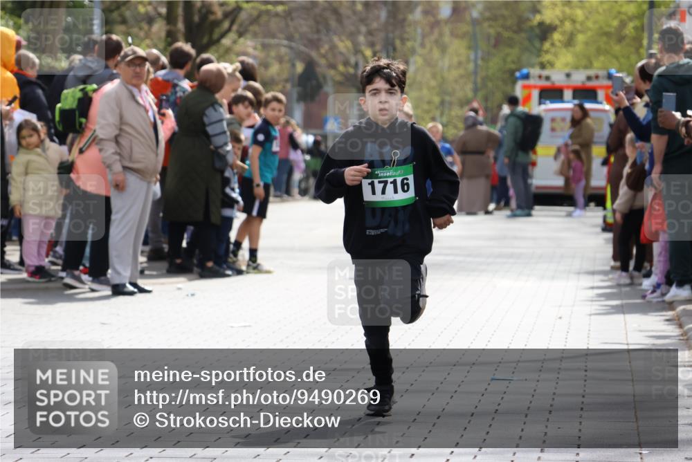 12.04.2026 - 45. Internationalen Wilhelmsburger Insellauf Strokosch-Dieckow http://msf.ph/oto/9490269 12.04.2026 14:33:47 Ziel 457, 1714, 1716, 1704 meine-sportfotos.de