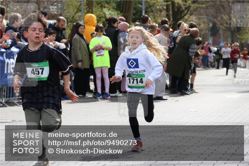 12.04.2026 - 45. Internationalen Wilhelmsburger Insellauf Strokosch-Dieckow http://msf.ph/oto/9490273 12.04.2026 14:33:43 Ziel 72, 671, 457, 1714, 1716 meine-sportfotos.de
