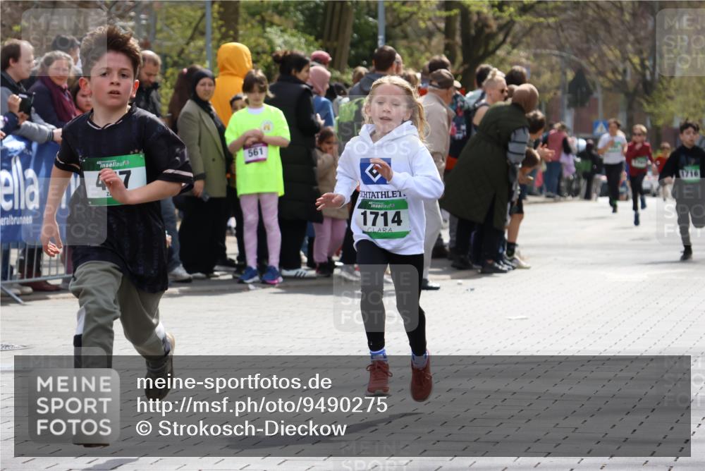 12.04.2026 - 45. Internationalen Wilhelmsburger Insellauf Strokosch-Dieckow http://msf.ph/oto/9490275 12.04.2026 14:33:43 Ziel 72, 671, 457, 1714, 1716 meine-sportfotos.de