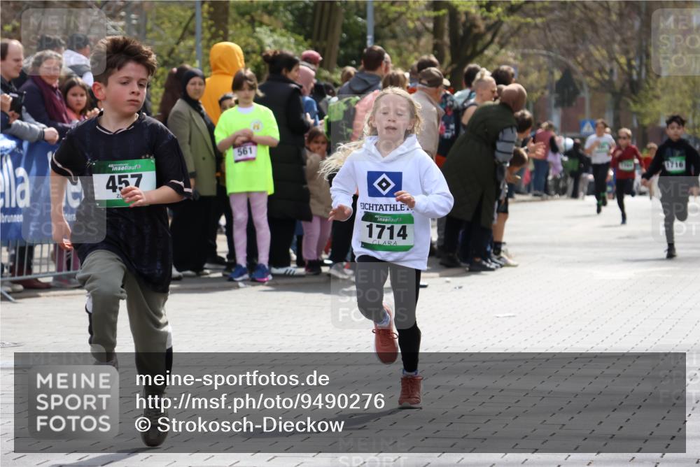 12.04.2026 - 45. Internationalen Wilhelmsburger Insellauf Strokosch-Dieckow http://msf.ph/oto/9490276 12.04.2026 14:33:43 Ziel 72, 671, 457, 1714, 1716 meine-sportfotos.de