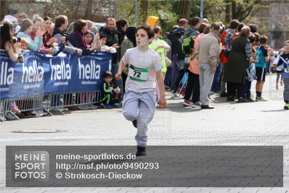 12.04.2026 - 45. Internationalen Wilhelmsburger Insellauf Strokosch-Dieckow http://msf.ph/oto/9490293 12.04.2026 14:33:36 Ziel 610, 72, 671 meine-sportfotos.de