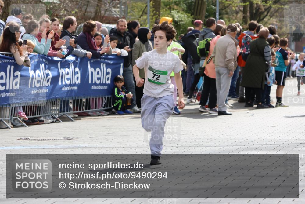 12.04.2026 - 45. Internationalen Wilhelmsburger Insellauf Strokosch-Dieckow http://msf.ph/oto/9490294 12.04.2026 14:33:36 Ziel 610, 72, 671 meine-sportfotos.de