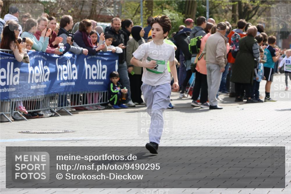 12.04.2026 - 45. Internationalen Wilhelmsburger Insellauf Strokosch-Dieckow http://msf.ph/oto/9490295 12.04.2026 14:33:36 Ziel 610, 72, 671 meine-sportfotos.de